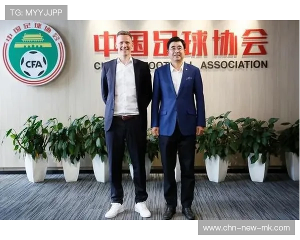 足球联赛在青训扶持中推行俱乐部之间教练流动与资源共享机制，足球俱乐部教练团队