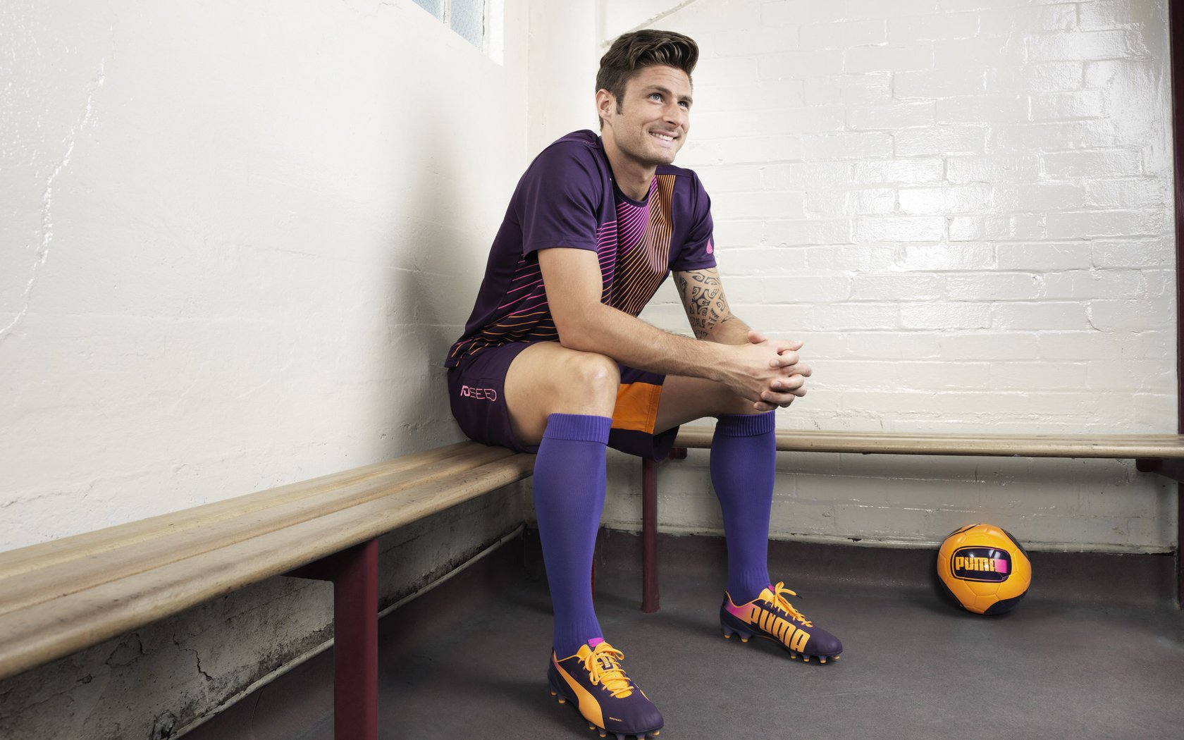 英超比赛中裁判语调与非语言行为对球员情绪波动的影响,用语言或行为对裁判员